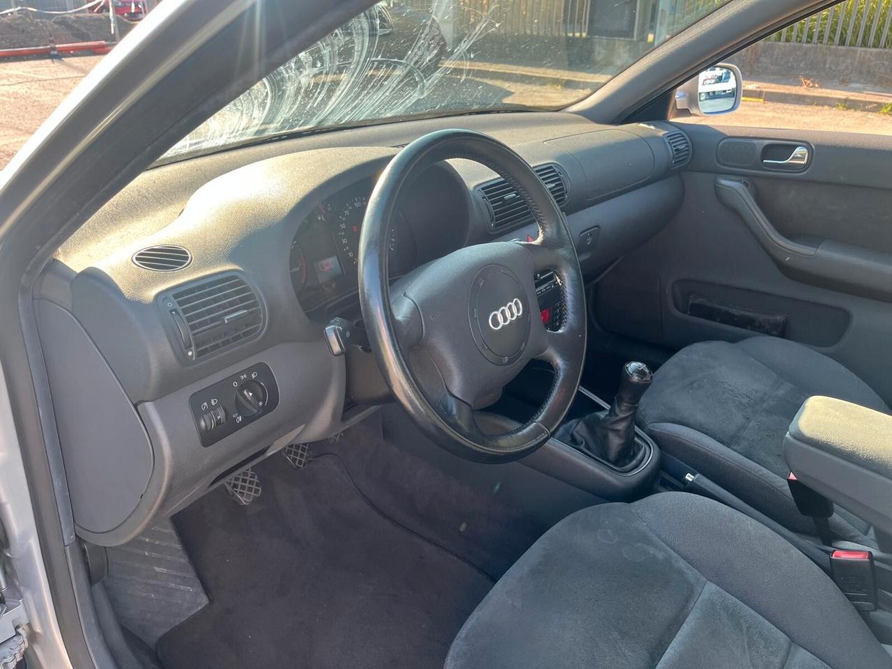 Audi A3 1.8 20V cat 5p. Ambiente