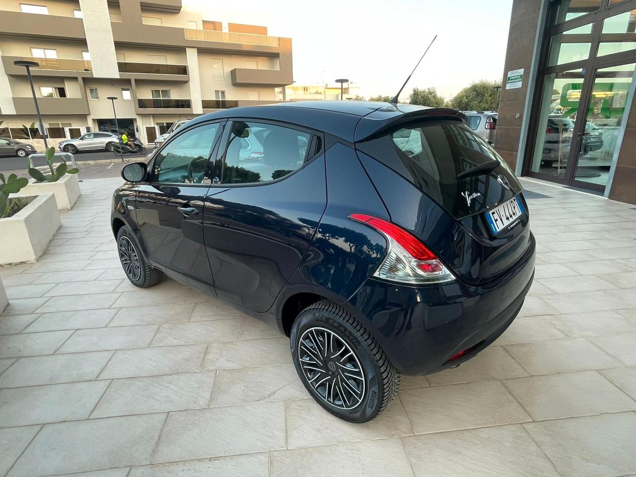 Lancia Ypsilon 0.9 TwinAir 85 CV 5 porte Metano Ecochic Elefant.Blu