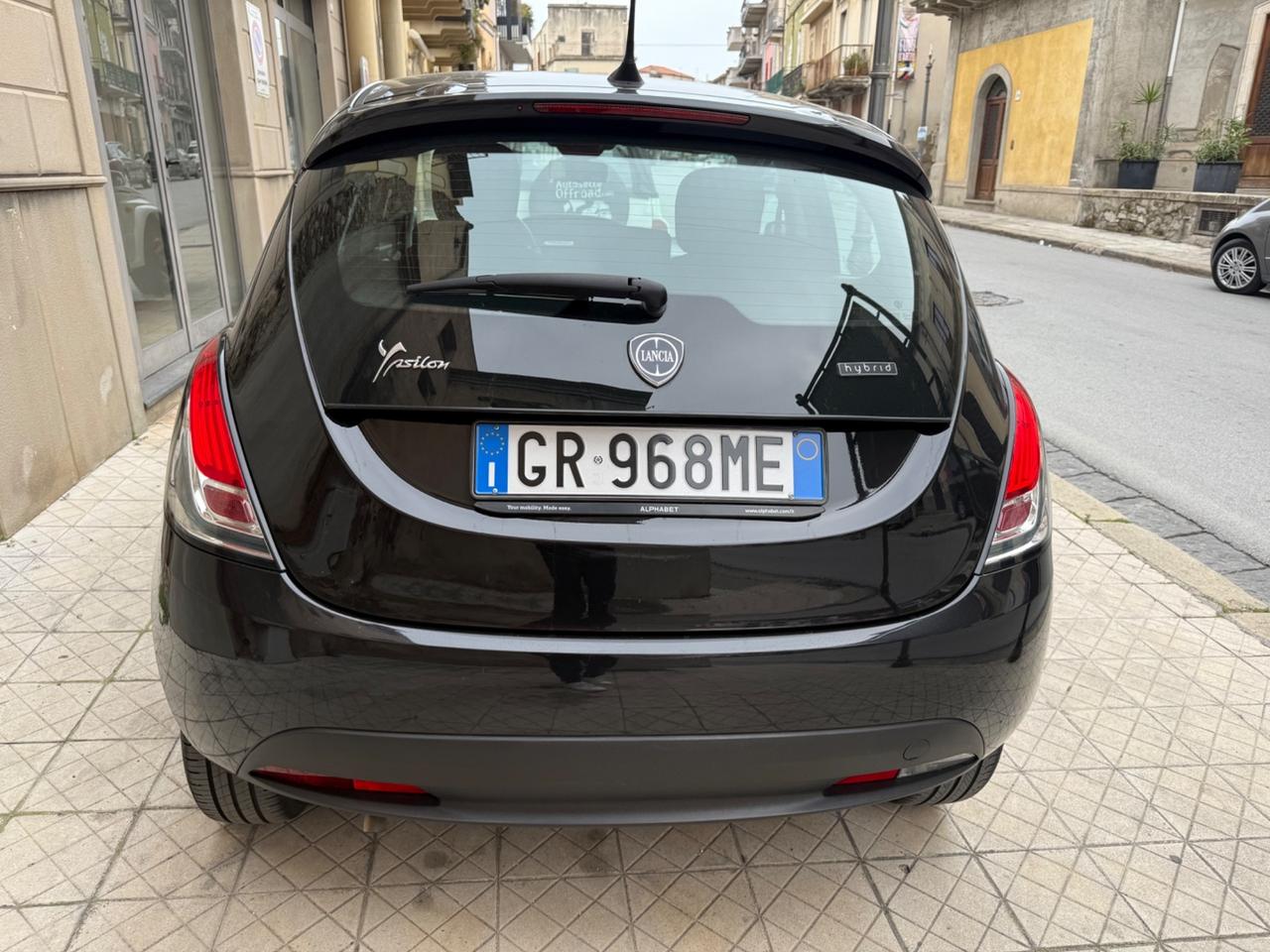 Lancia Ypsilon 1.0 FireFly 5 porte S&S Hybrid Ecochic Silver