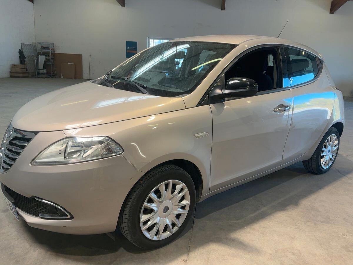 Lancia Ypsilon 1.2 69 CV 5 porte S&S Silver