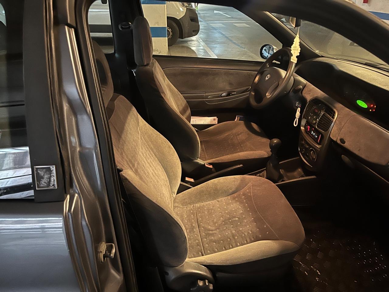 Lancia Ypsilon 1.2 16V Oro