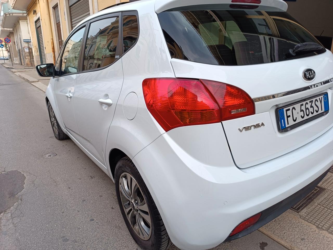 Kia Venga 1.4 CRDi 90CV COOL TETTO NAVI CAMERA