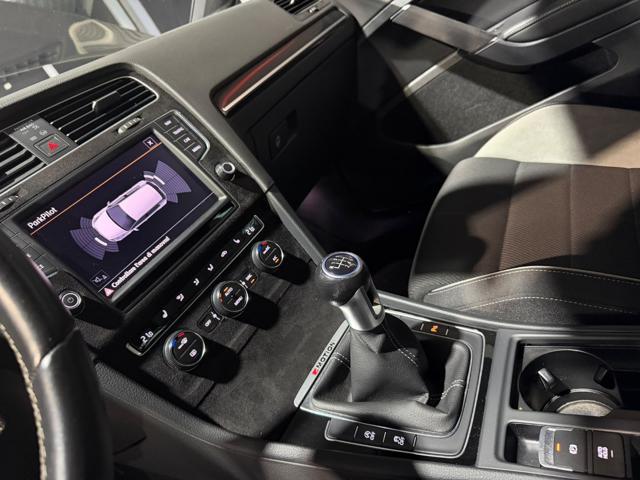 VOLKSWAGEN Golf R RISERVATA