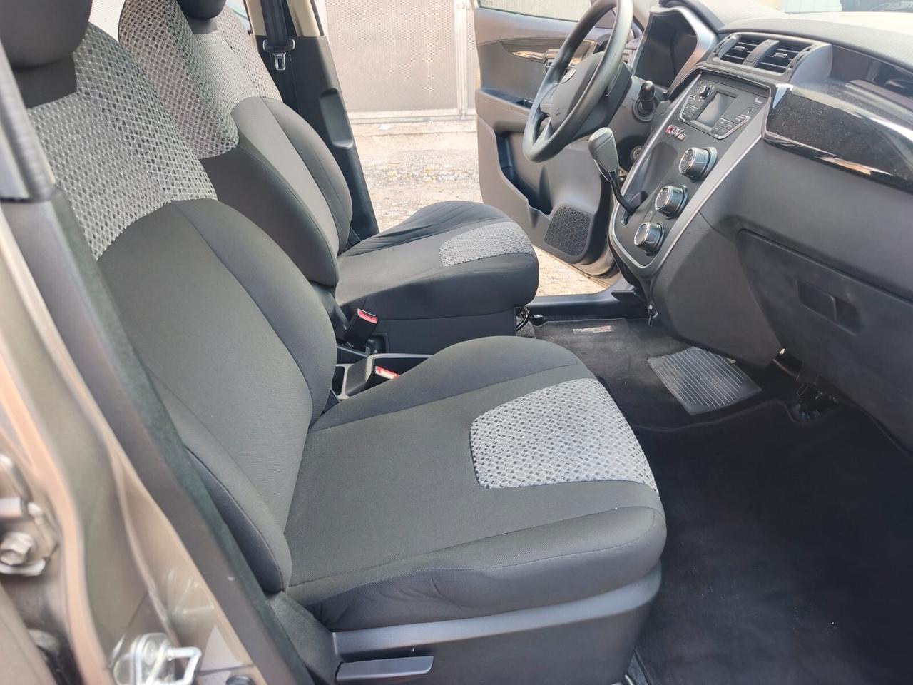 Mahindra KUV100 2018---1.2 Benzina Neopatentati