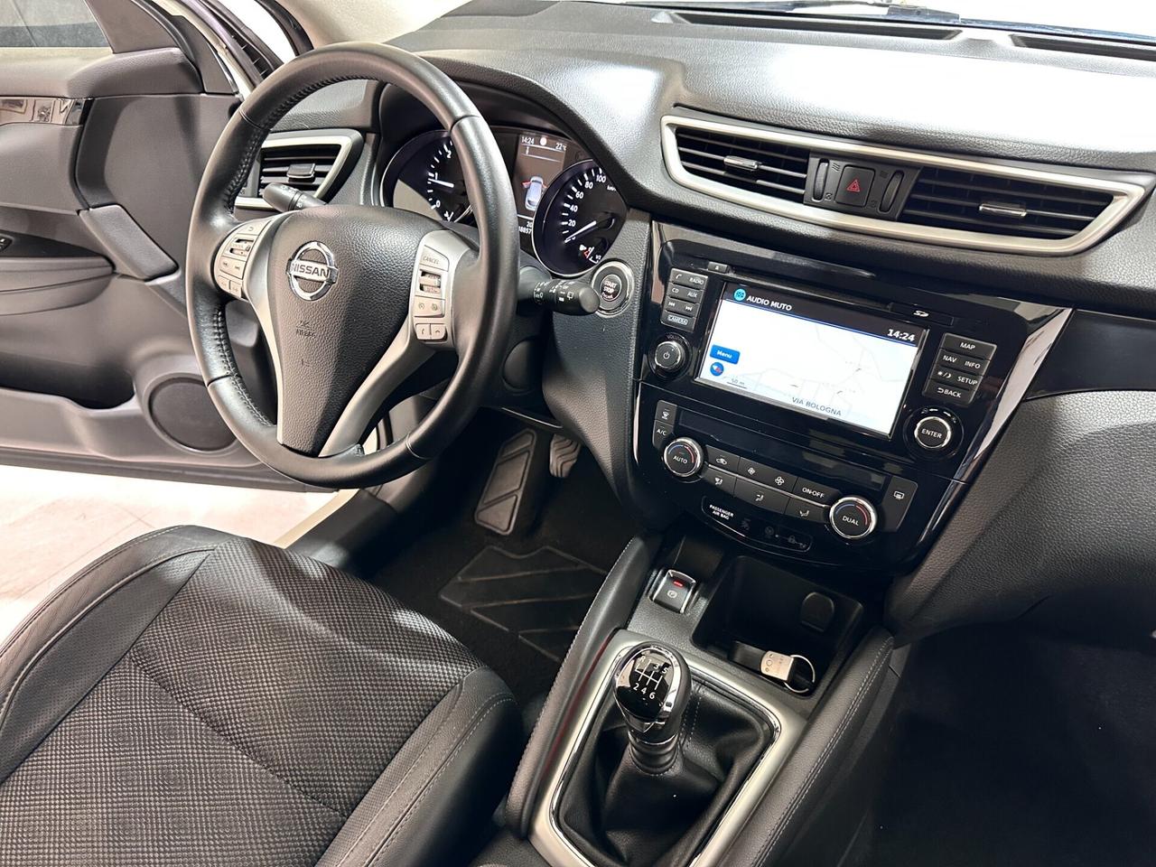 Nissan Qashqai 1.5 dCi N-Connecta – DA VETRI