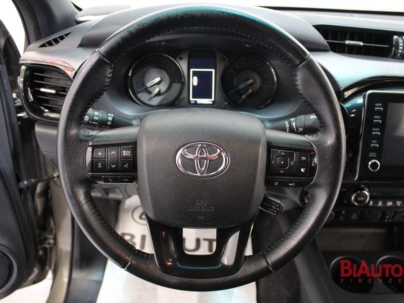 Toyota Hilux 2.8 D A/T 4WD 4 porte Double Cab Invincible