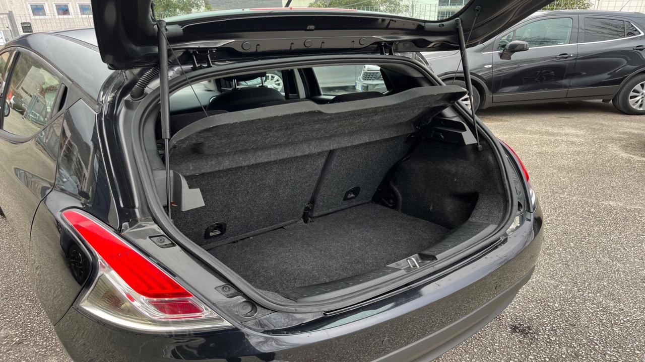 Lancia Ypsilon 1.3 MJT 16V 95 CV 5 porte S&S Silver