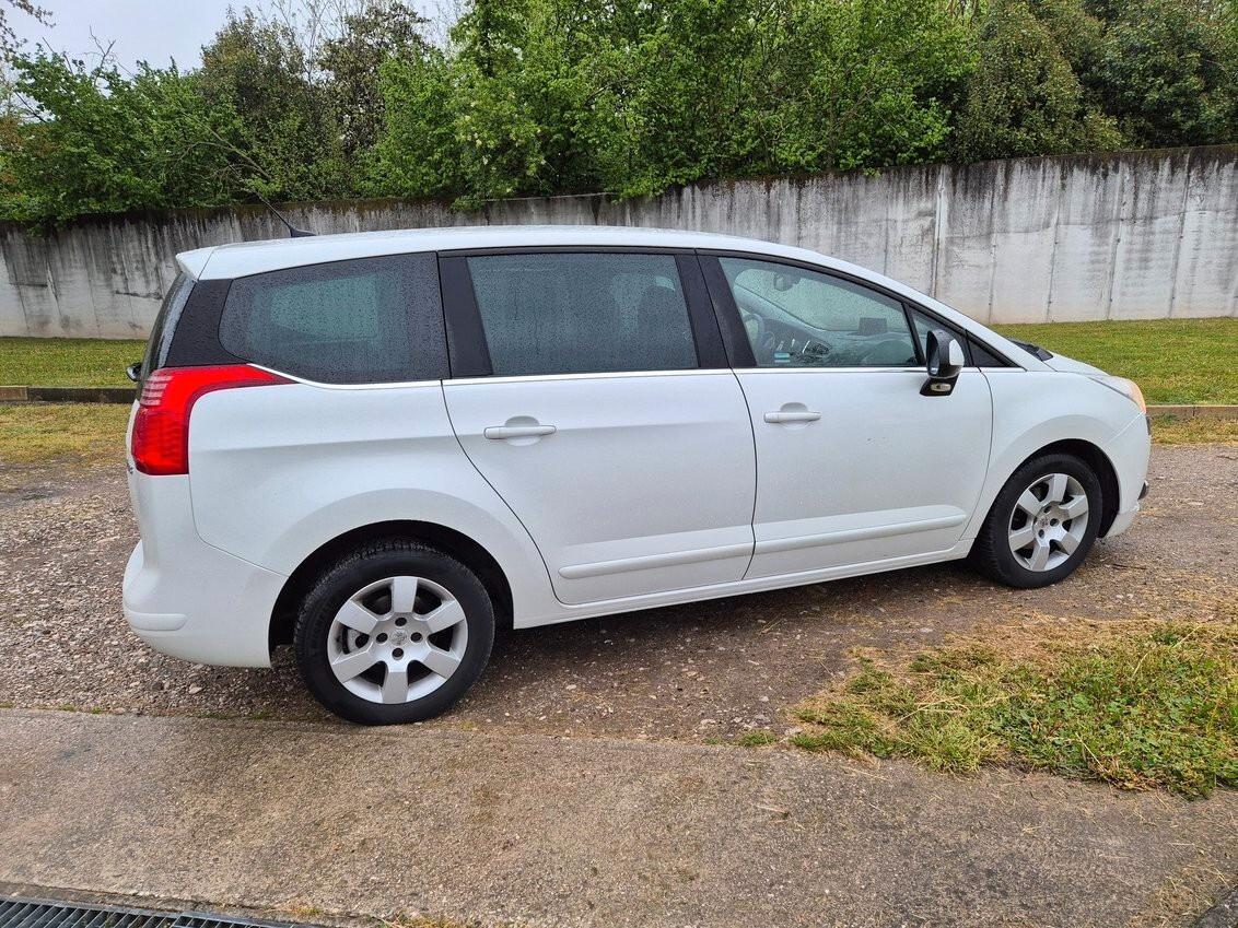 Peugeot 5008 1.6 HDi 112CV Business NAVI 89600 KM!! MY 2013