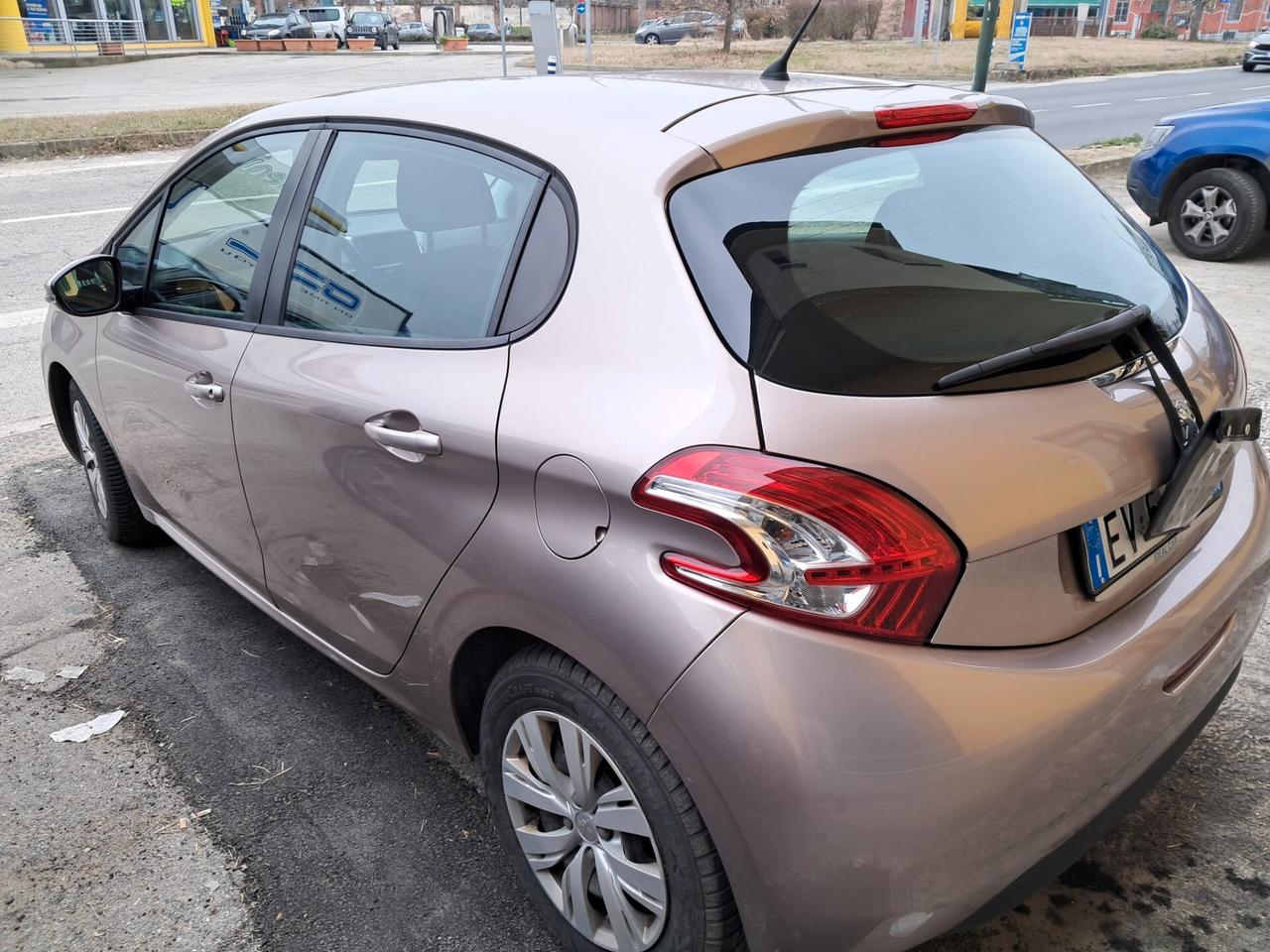 Peugeot 208 1.6 HDI 8 V 5 PORTE