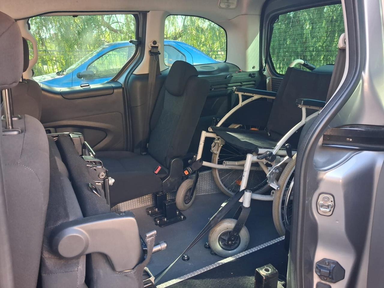 Peugeot Partner Pianale ribassato con rampa disabili in carrozzina