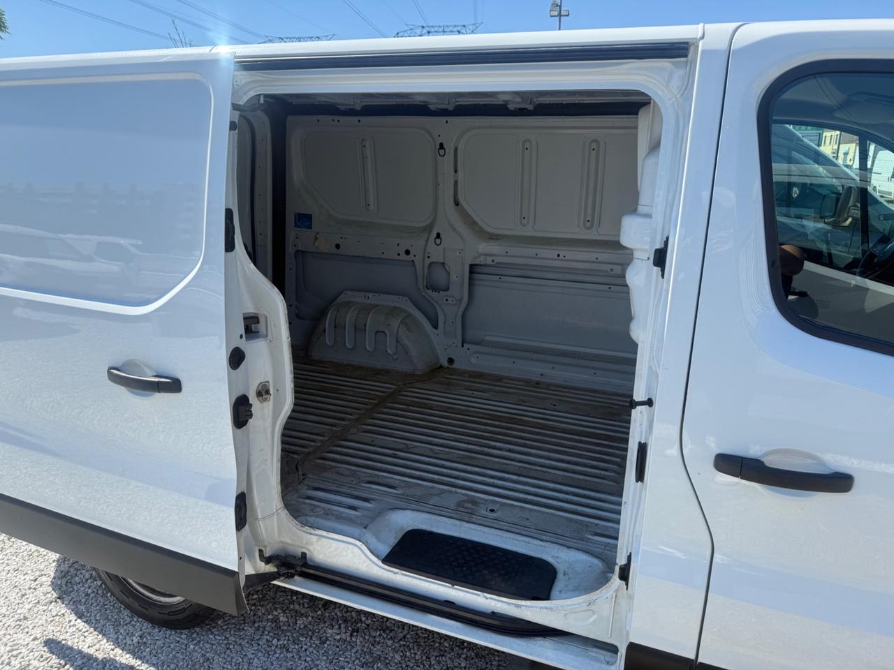 Renault Trafic T28 2.0Dci 110Cv Iva Compresa