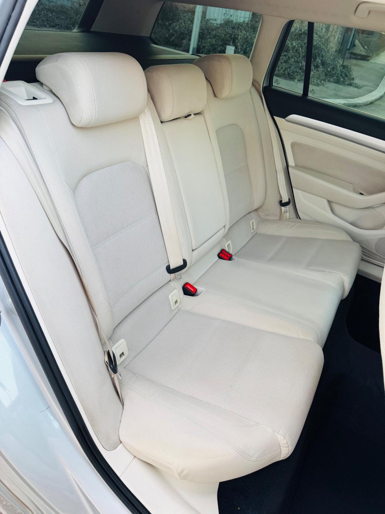 Volkswagen Passat Variant 1.6 TDI DSG Comfortline BlueMotion Tech.