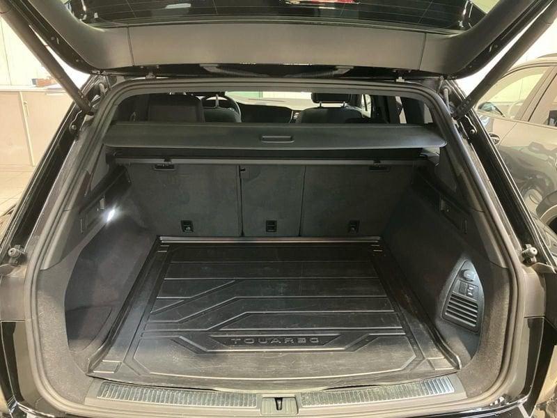 Volkswagen Touareg 3.0 V6 TDI SCR 210kW Elegance R-line Exterior