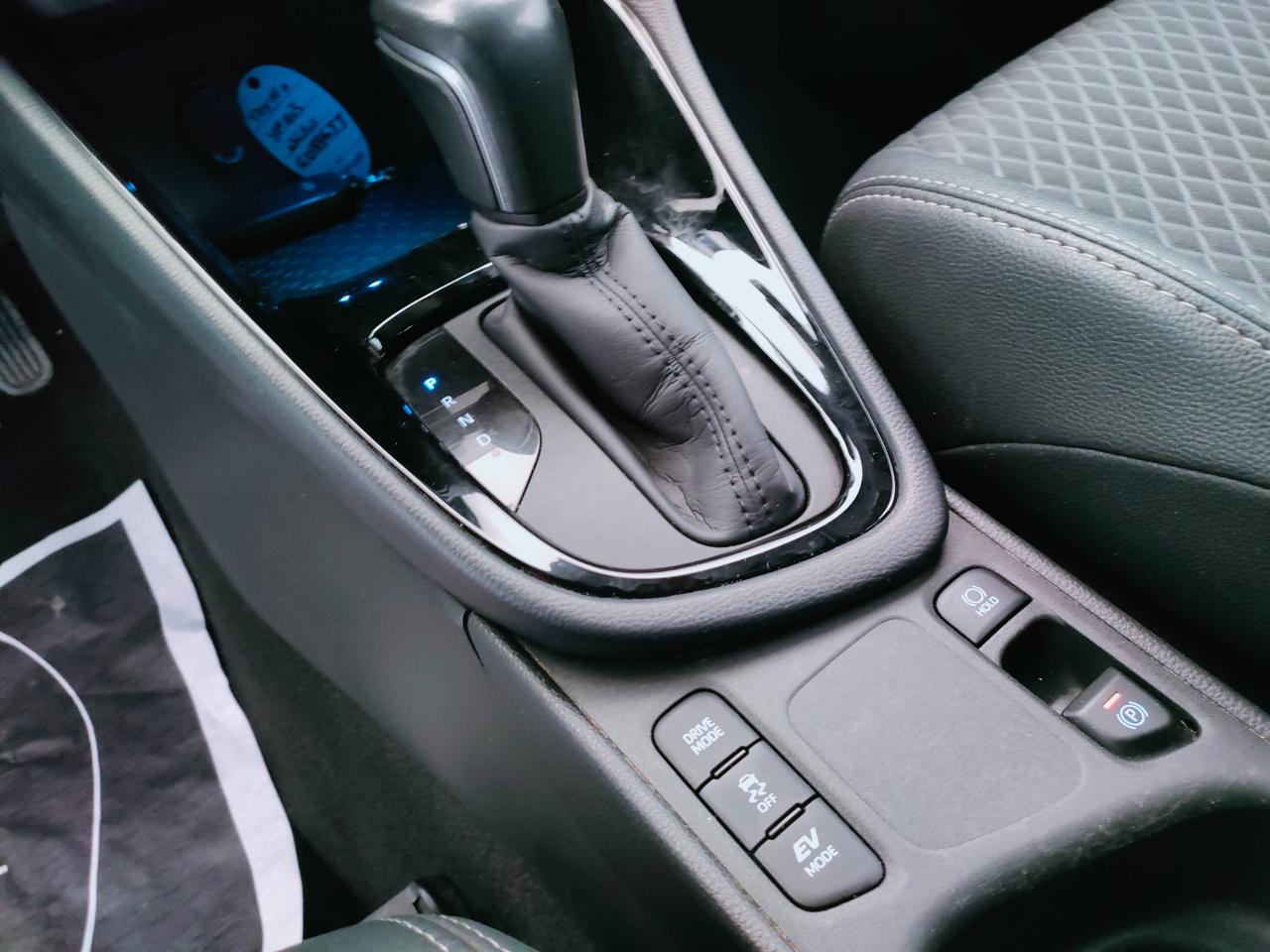 TOYOTA Yaris IV 2020 - Yaris 1.5h Lounge