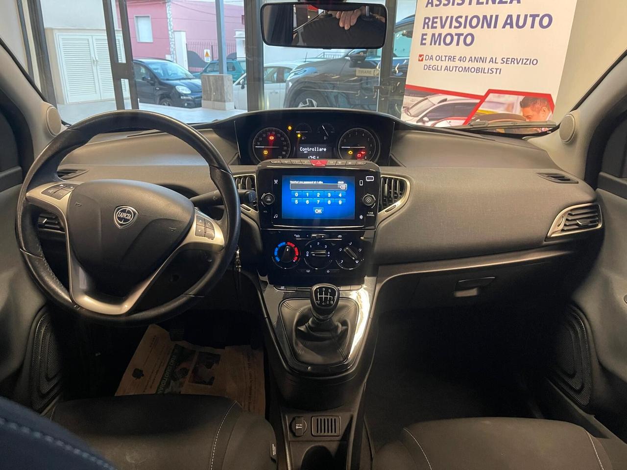 Lancia Ypsilon 1.0 FireFly 5 porte S&S Hybrid Ecochic Gold