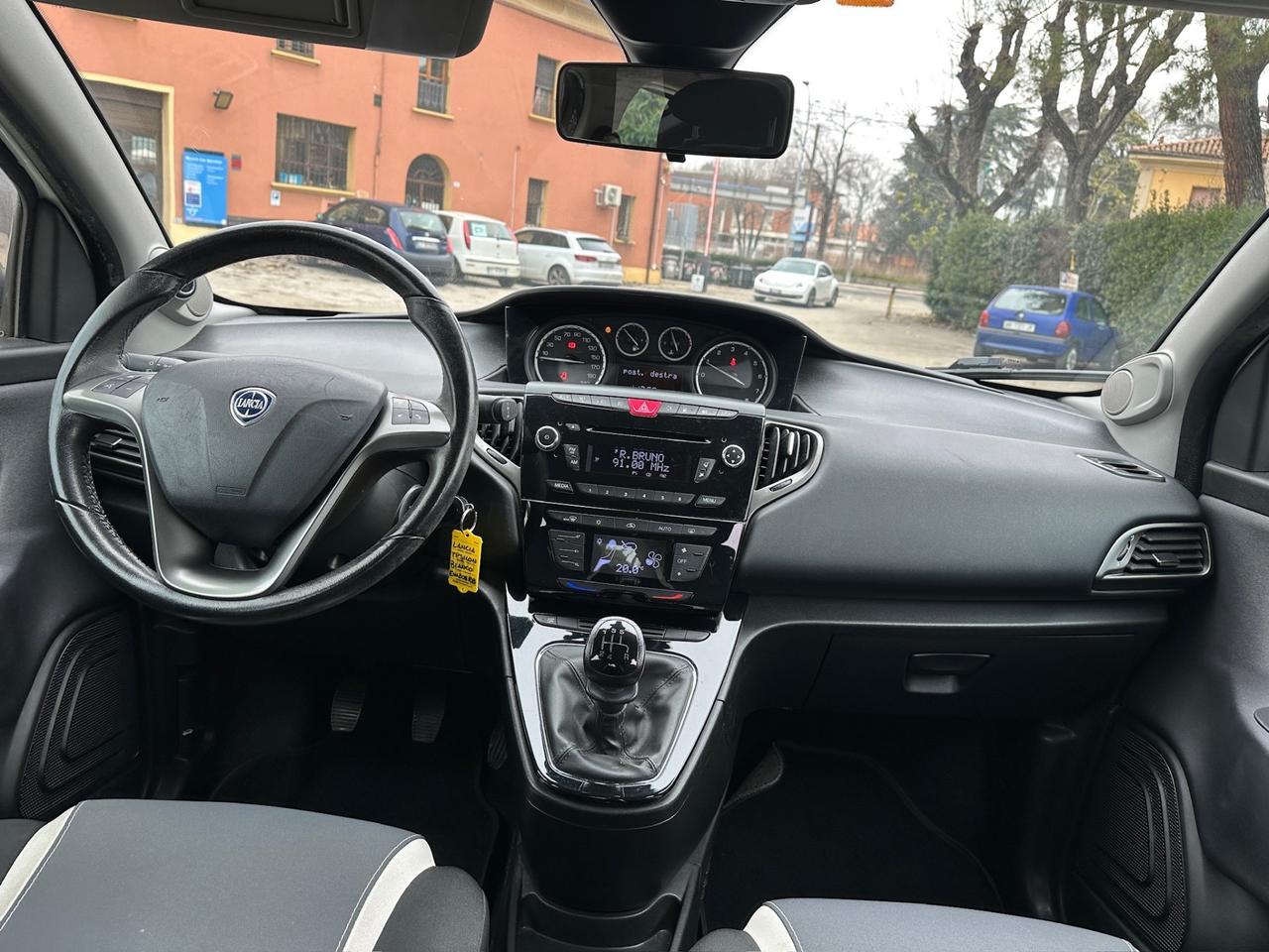 Lancia Ypsilon 0.9 TwinAir 85 CV 5 porte Metano Ecochic Gold