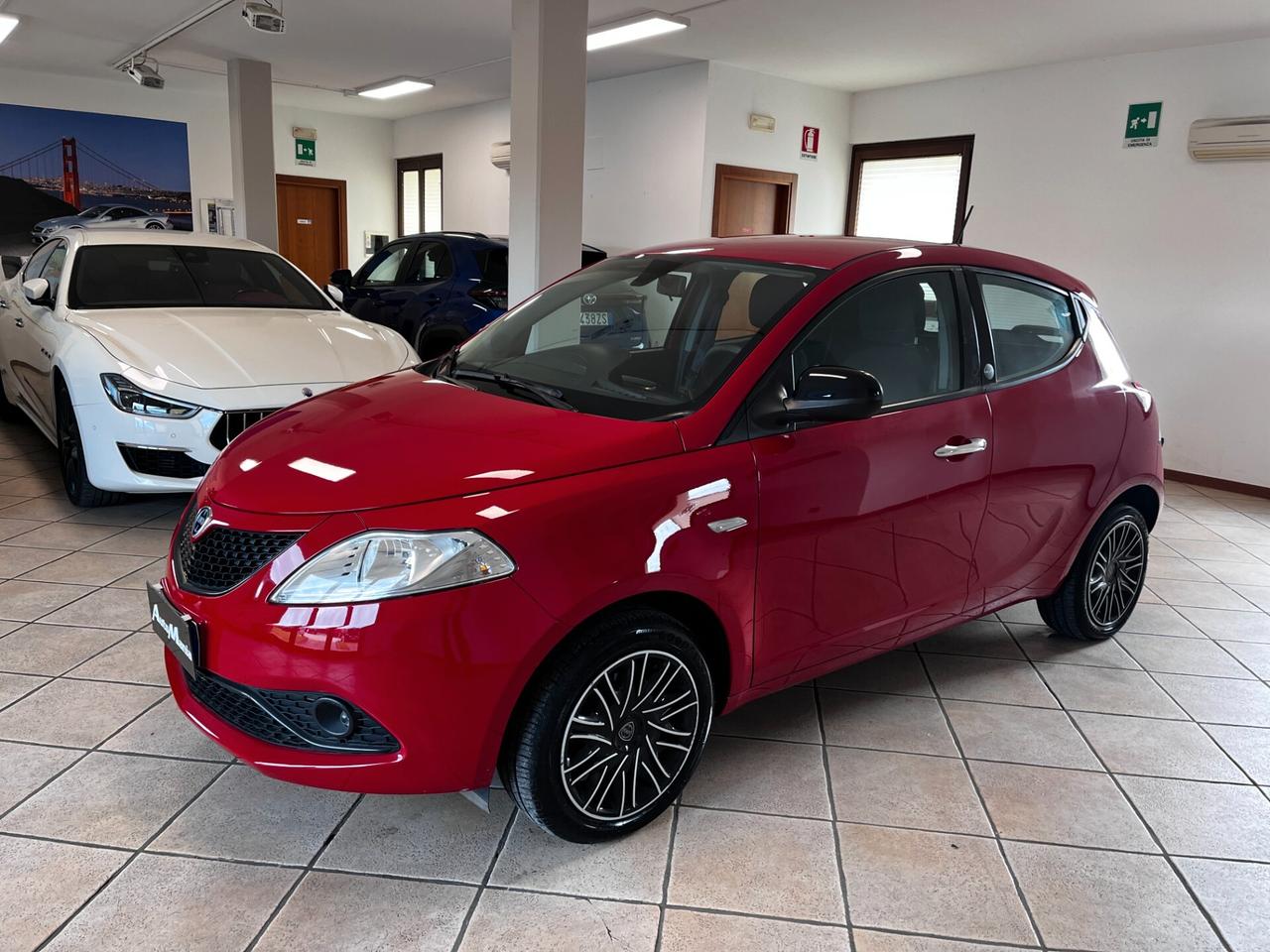 Lancia Ypsilon 1.0 FireFly 5 porte S&S Hybrid Ecochic Gold
