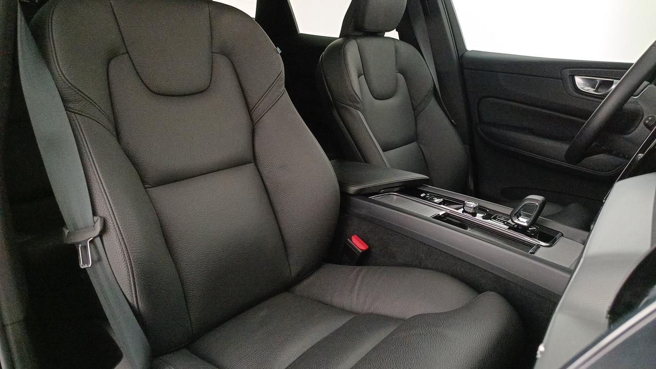 VOLVO XC60 2.0 b4 Plus Dark awd auto