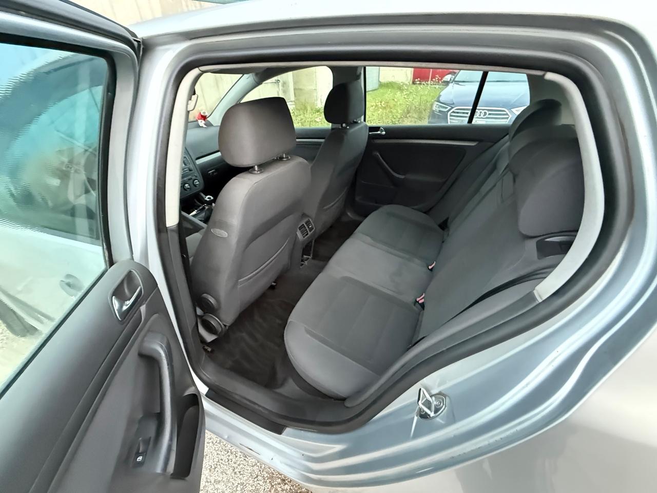 Volkswagen Golf 1.6 16V FSI 5p. Comfortline