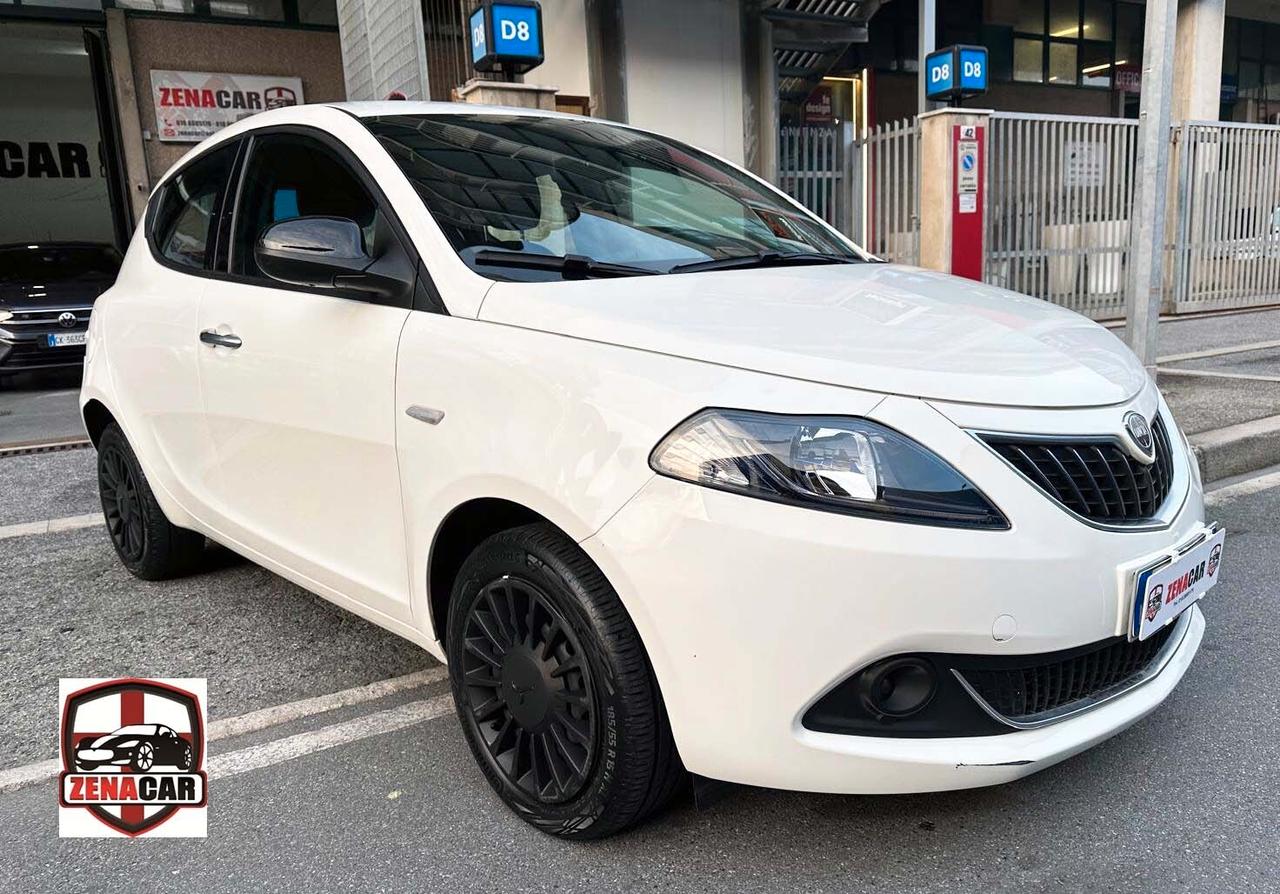 Lancia Ypsilon 1.0 FireFly S&S Hybrid Ecochic Silver Unico Proprietario Adatta Neo Patentati