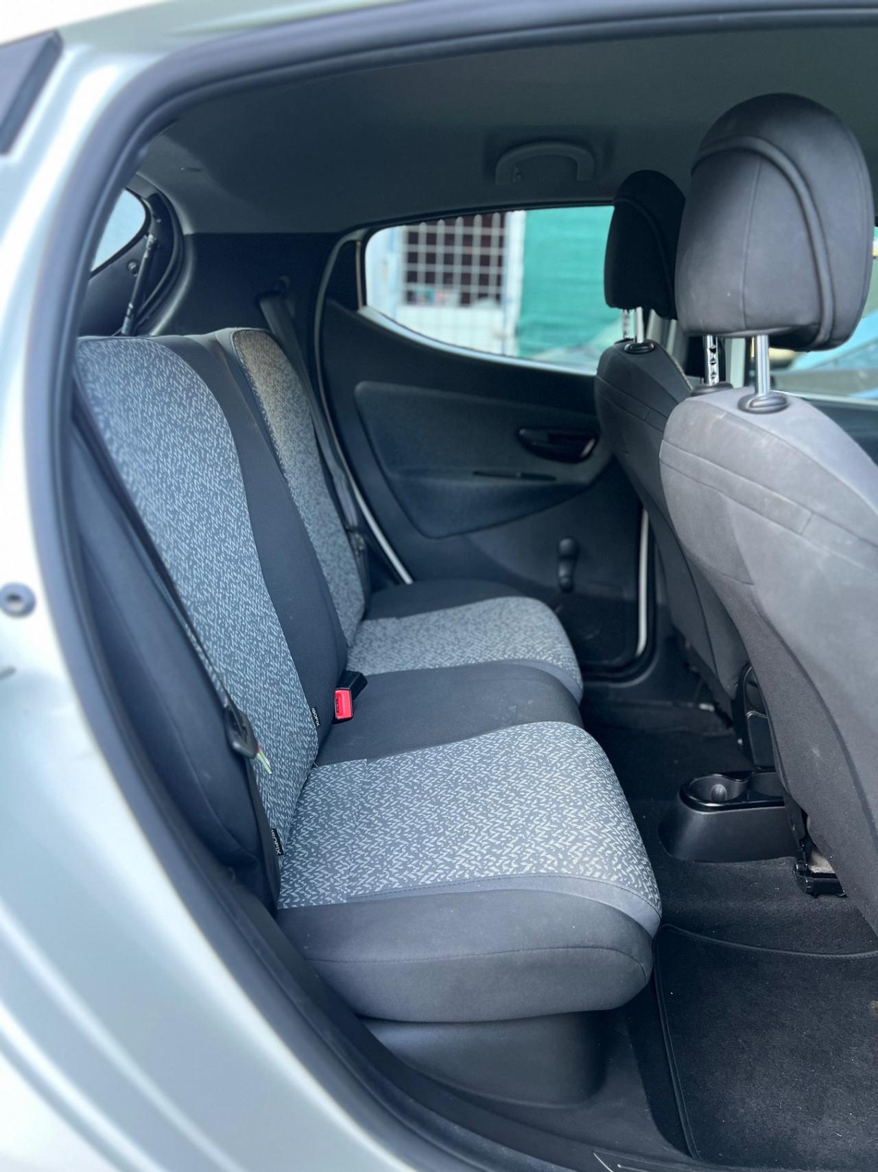 Lancia Ypsilon 1.0 FireFly 5 porte S&S Hybrid Silver