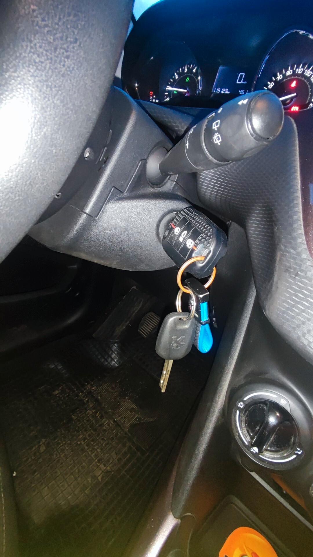 Peugeot 2008 1.2 Benz 2015