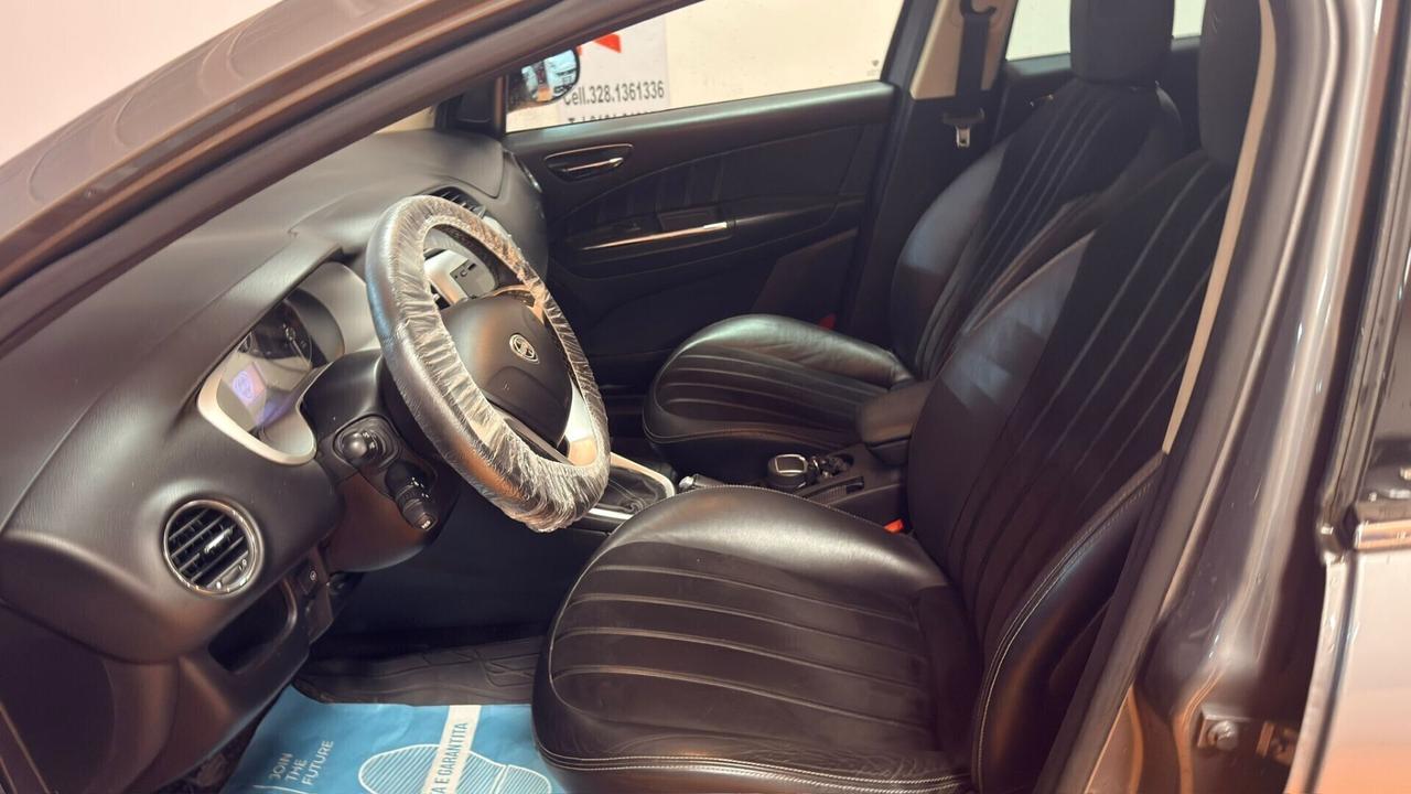 Lancia Delta 1.4 T-Jet 150 CV Argento