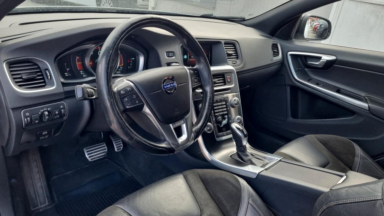 Volvo V60 D4 Geartronic R-design Momentum
