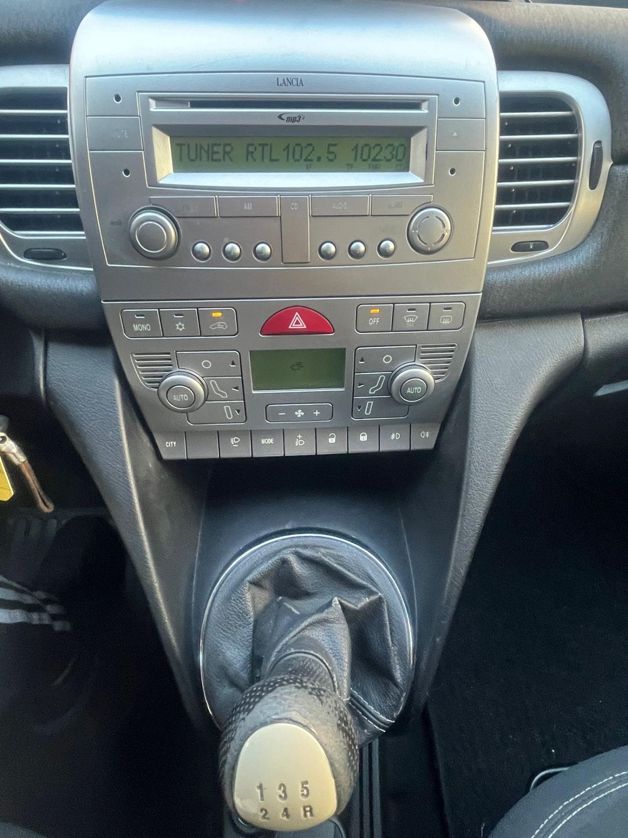 Lancia Ypsilon 1.3 MJT Sport MomoDesign