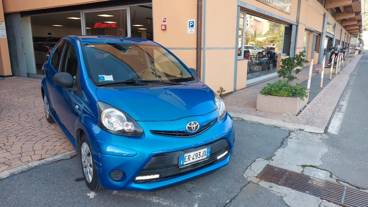 Toyota Aygo 1.0 12V VVT-i 5 porte Active Connect