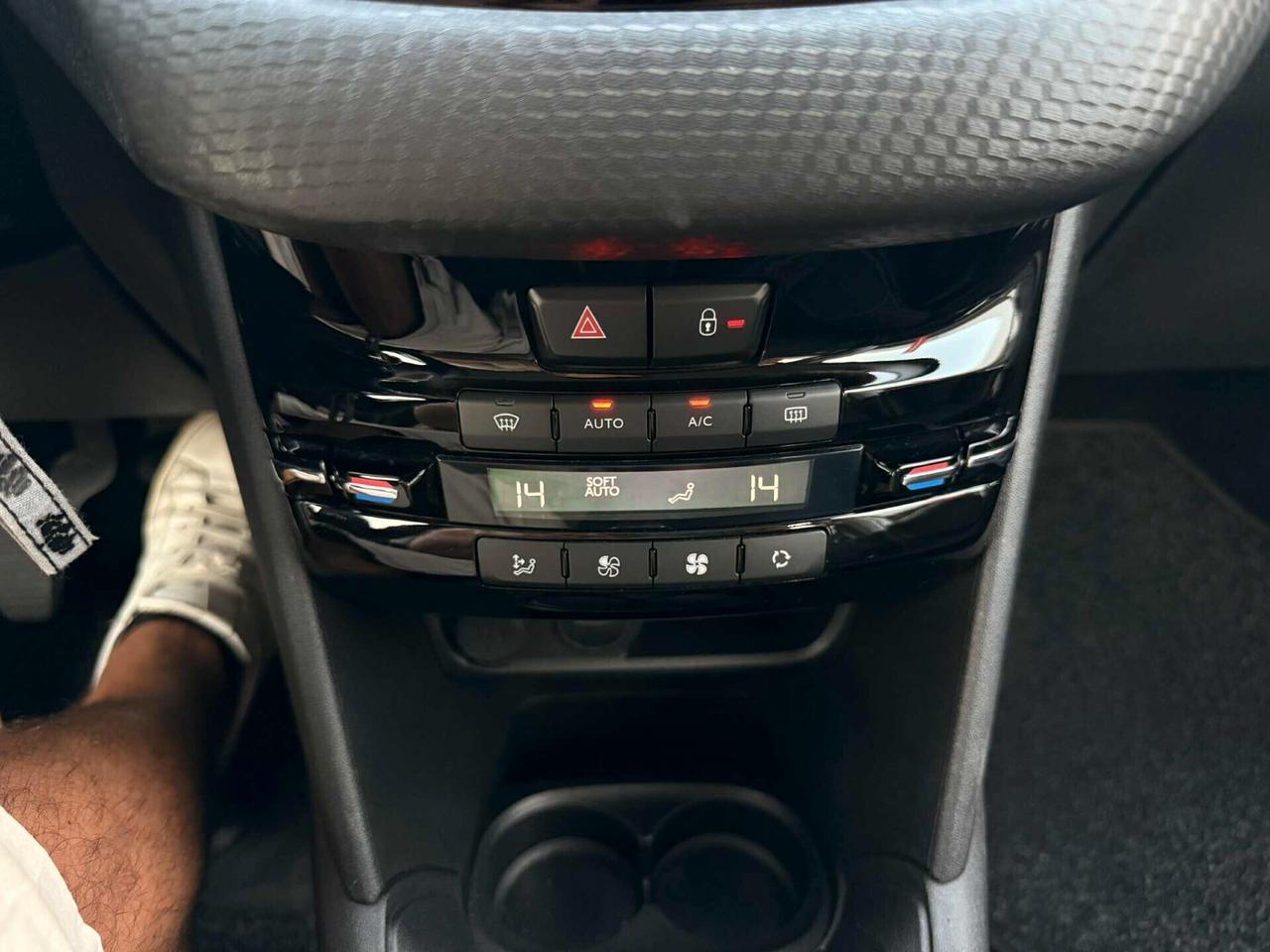 Peugeot 208 1.5 HDi 102 CV Stop&Start 5 porte Allure/OK NEOPATENTATI