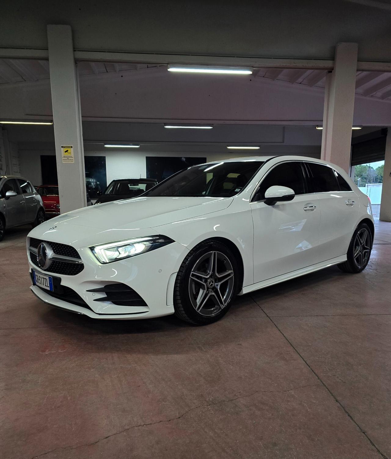 Mercedes A180 Premium AMG BlackNight UNICA