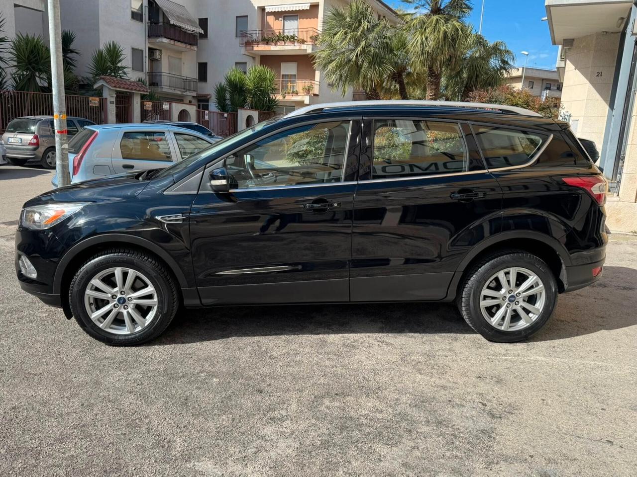 FORD KUGA 1.5 TDCI 120 CV. 2WD TITANIUM NAVI+CERCHI