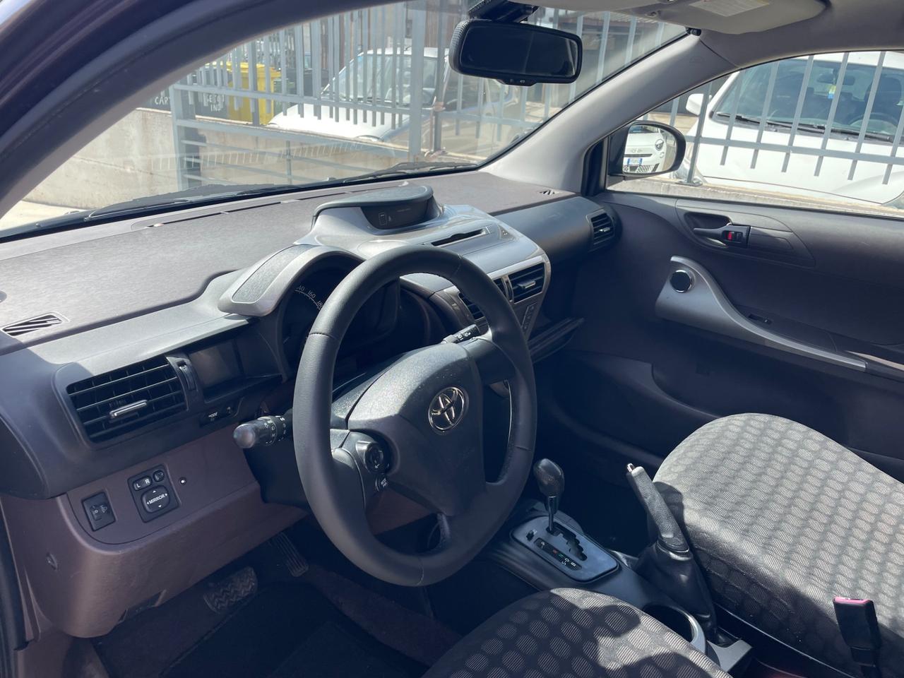 Toyota iQ 1.0 Sol