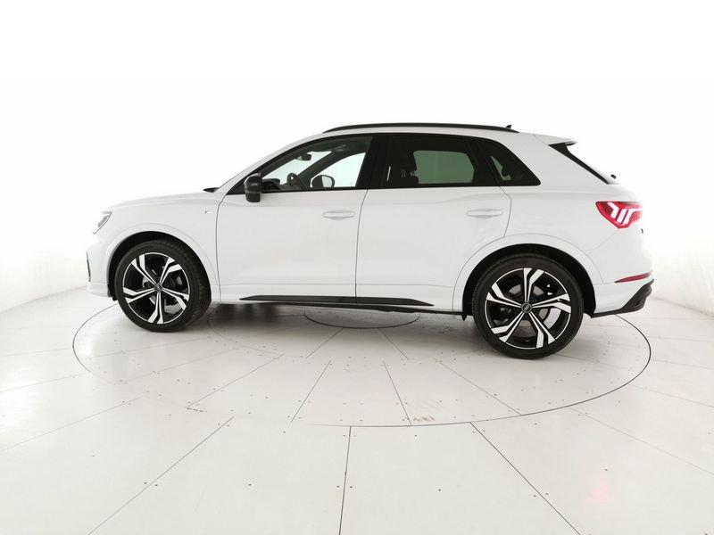 Audi Q3 35 1.5 tfsi Identity Black s-tronic