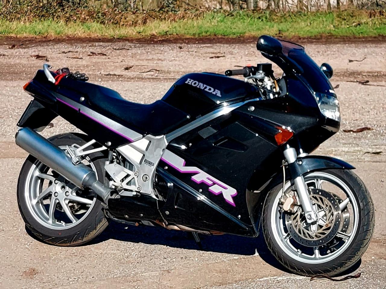 Honda VFR 750 F (iscritta asi) +3 bauletti Givi