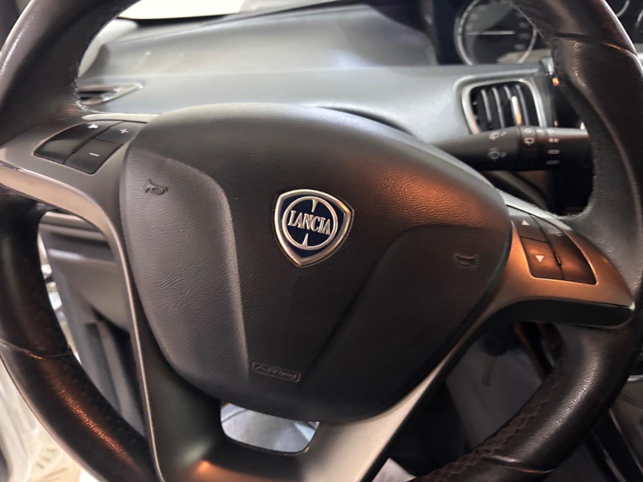 Lancia Ypsilon 1.2 69 CV 5 porte GPL Ecochic Silver