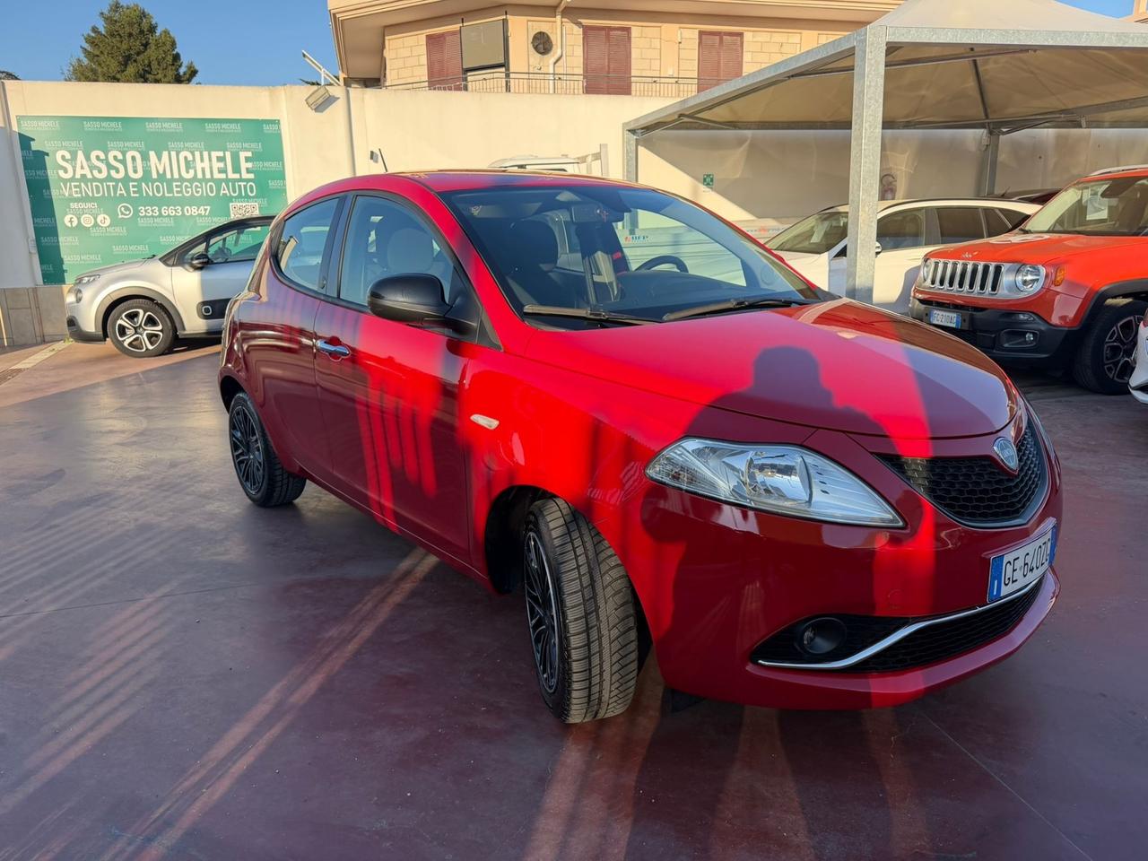 Lancia Ypsilon 1.0 FireFly 5 porte S&S Hybrid Ecochic Gold