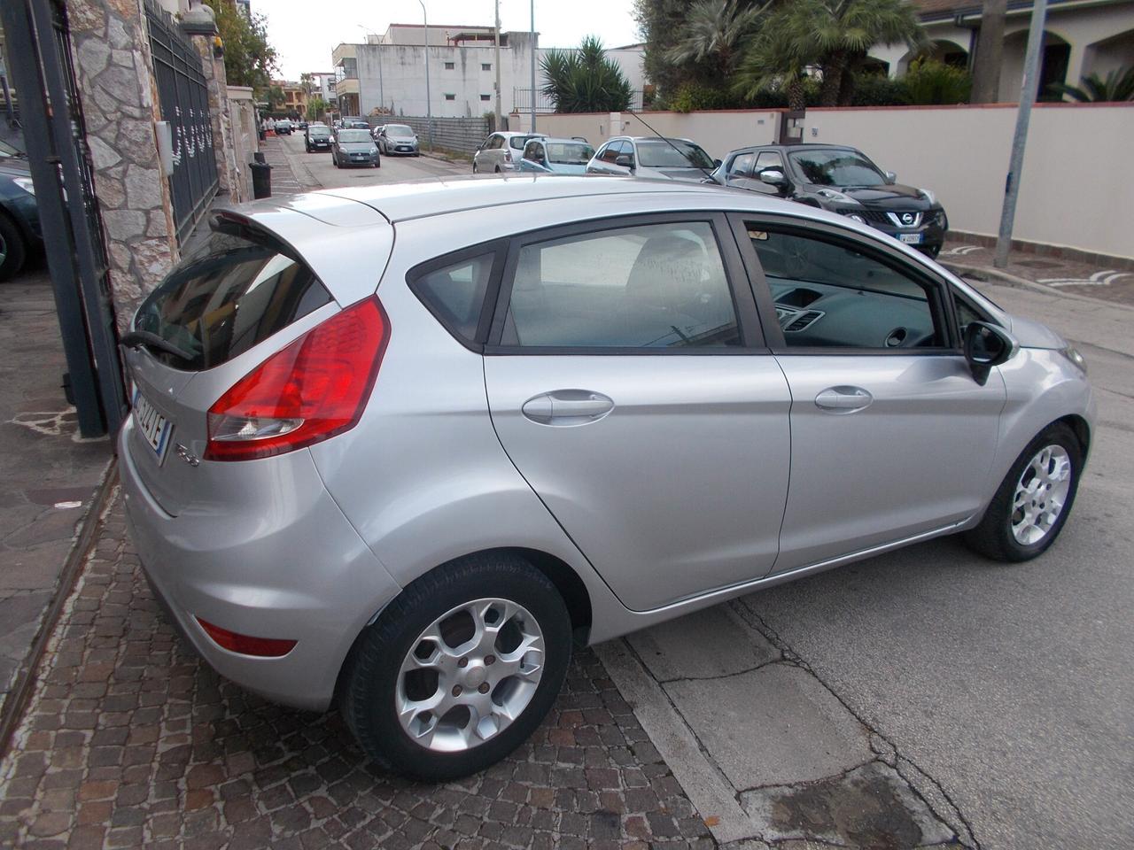 Ford Fiesta 1.4 TDCi 68CV 5 porte Titanium