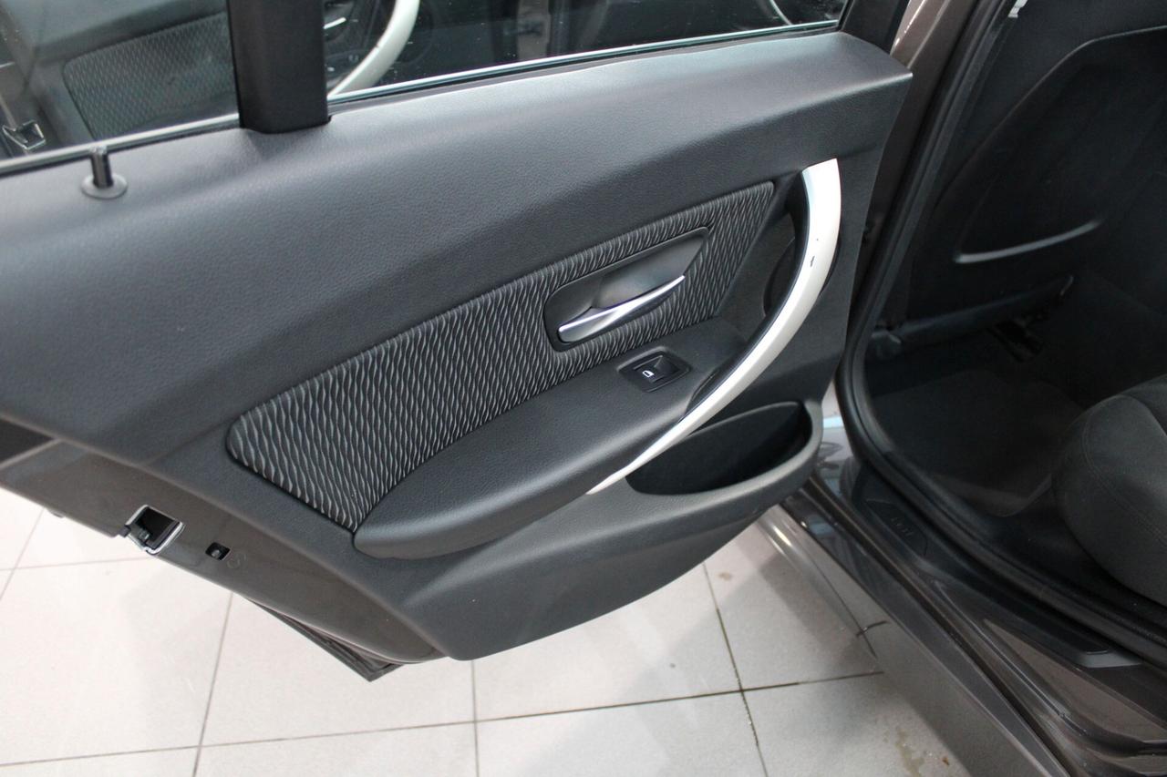 BMW 316D Touring 2.0 Business - 2015