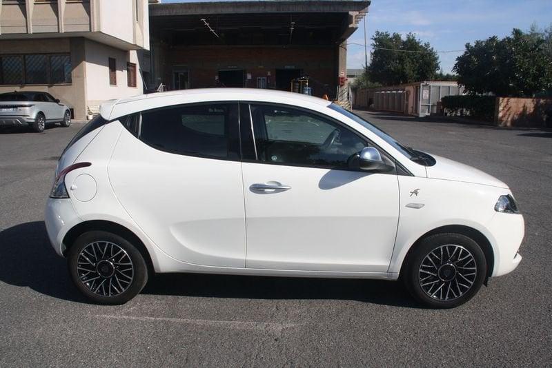 Lancia Ypsilon 1.0 FireFly 70cv Hybrid ALBERTA FERRETTI
