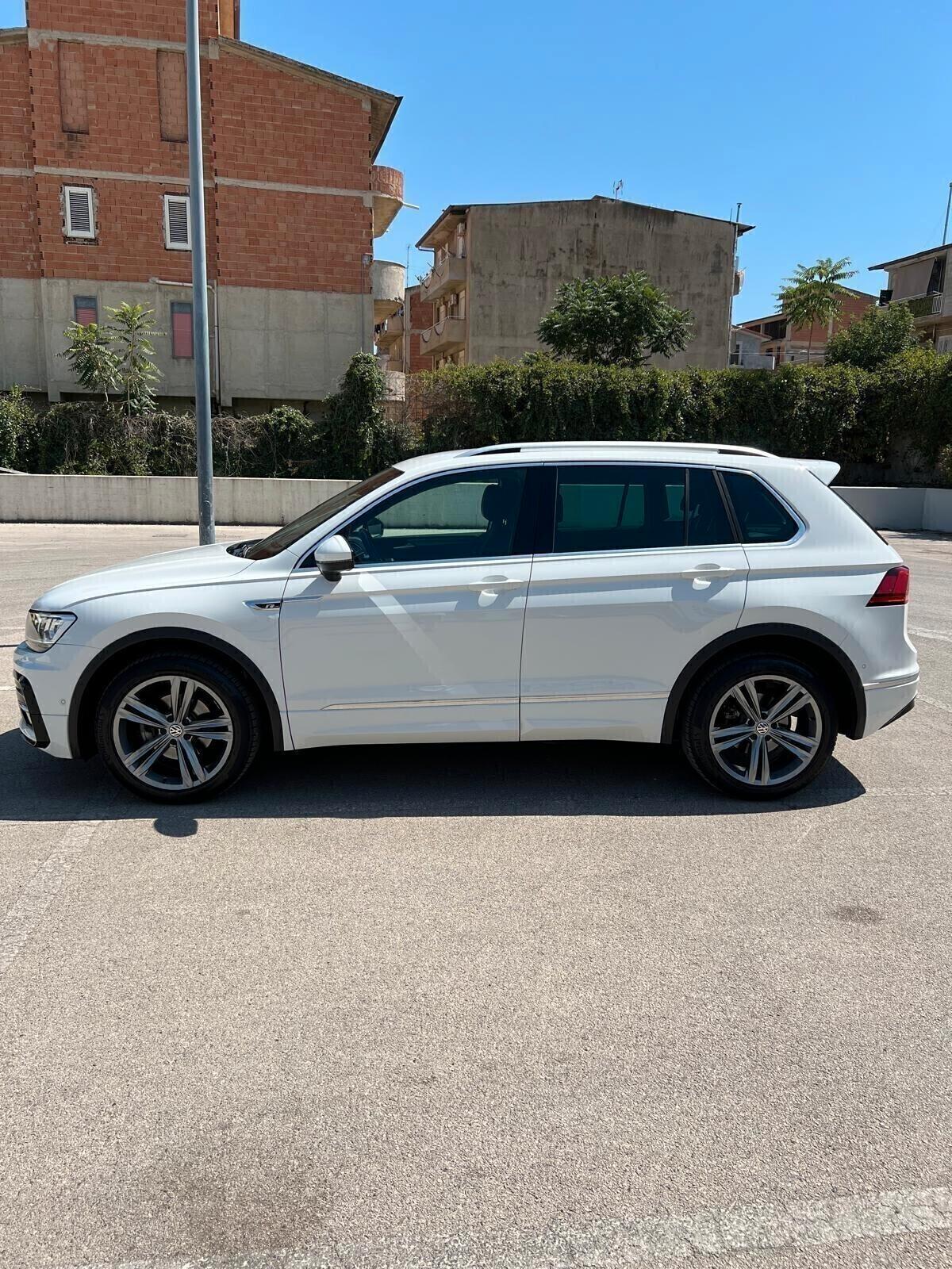 Volkswagen Tiguan 2.0 TDI SCR DSG 4MOTION Executive R-Line BMT