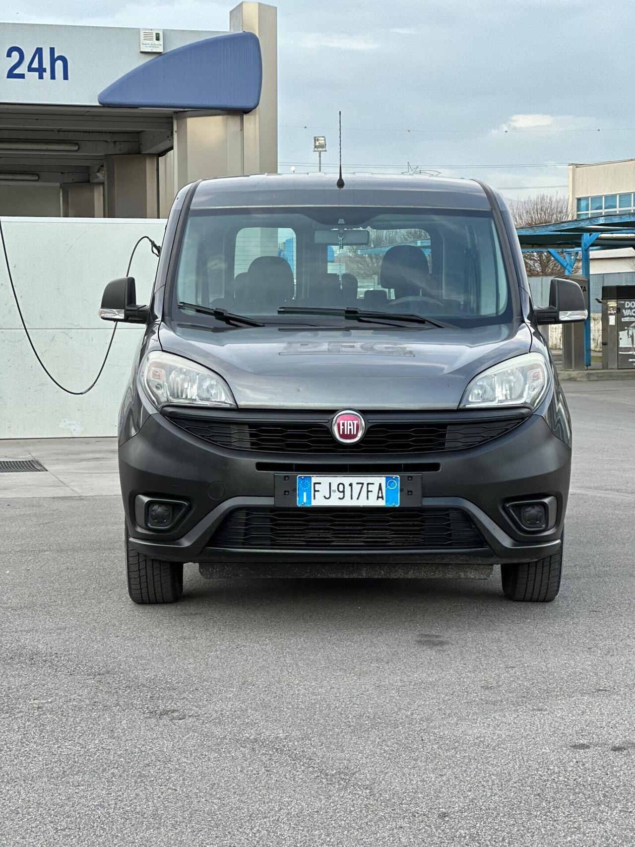 Fiat doblo 5 posti autocarro