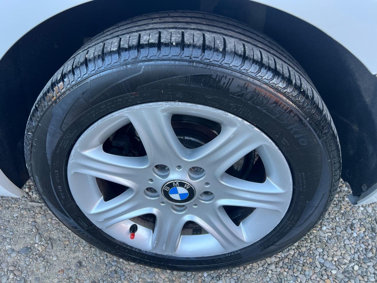 Bmw 116 116i 5p. Unique