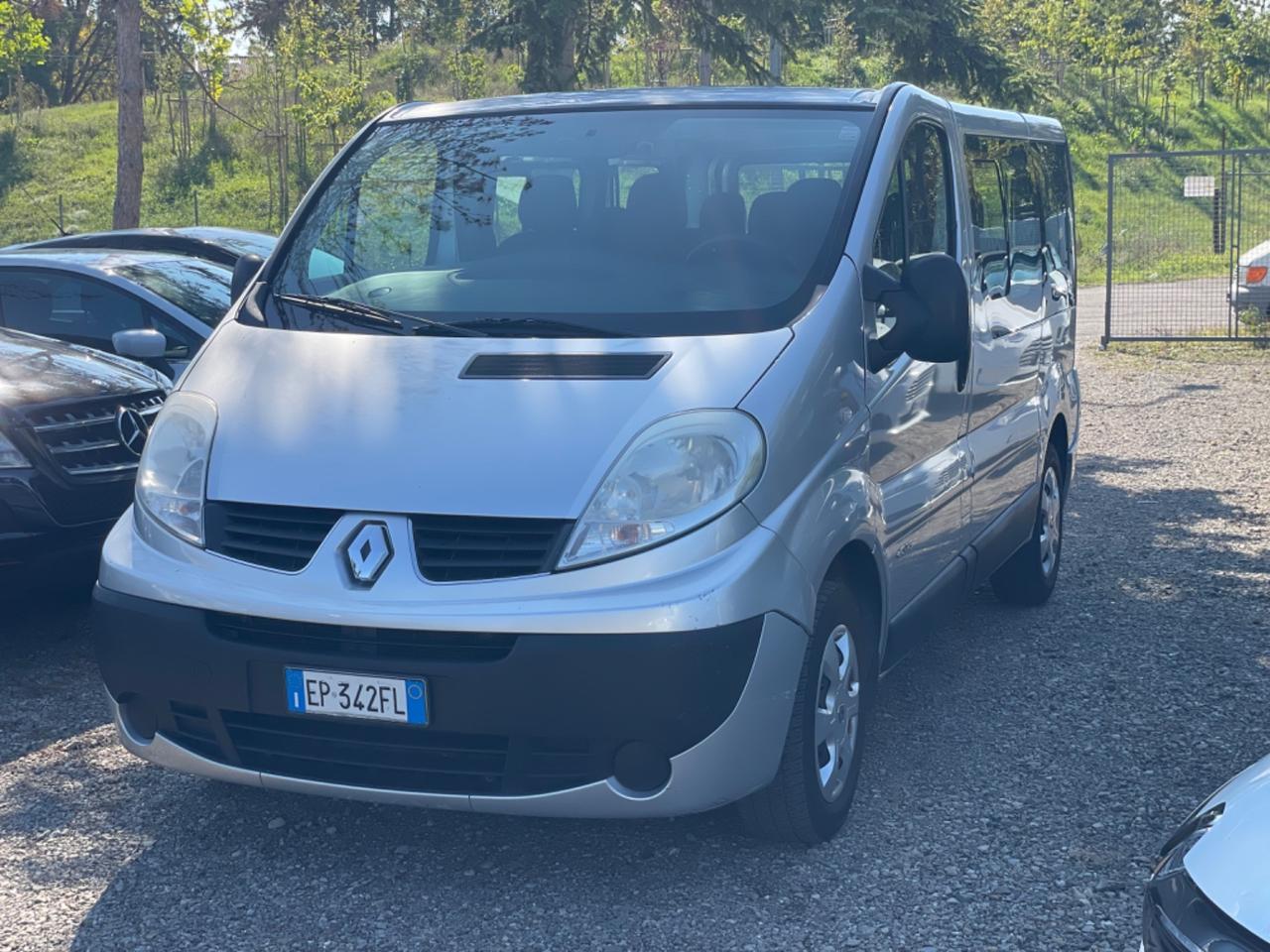 Renault Trafic T27 2.0 dCi/115 PC-TN Passenger Limousine DPF