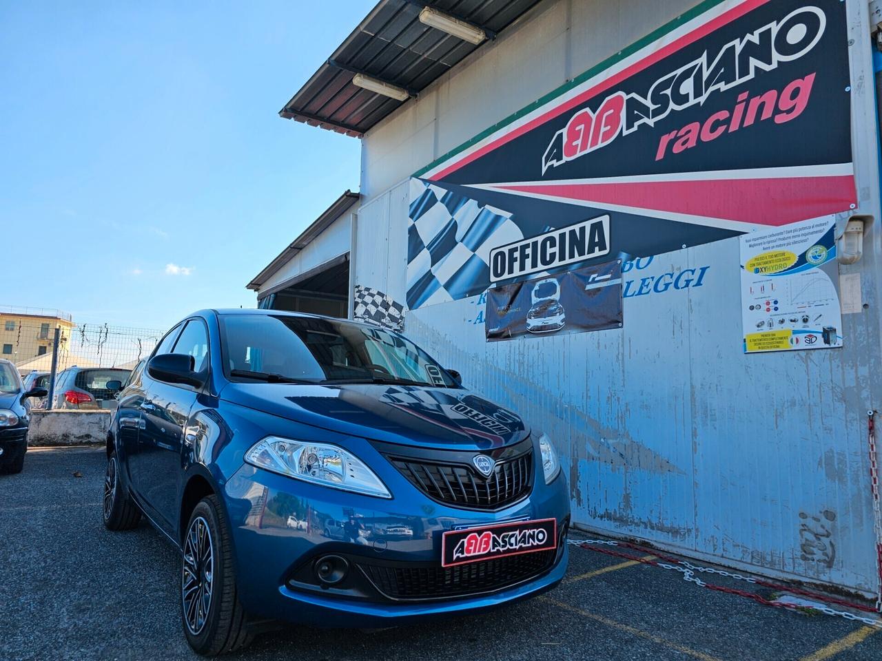 Lancia Ypsilon 2023 Noleggio BREVE termine