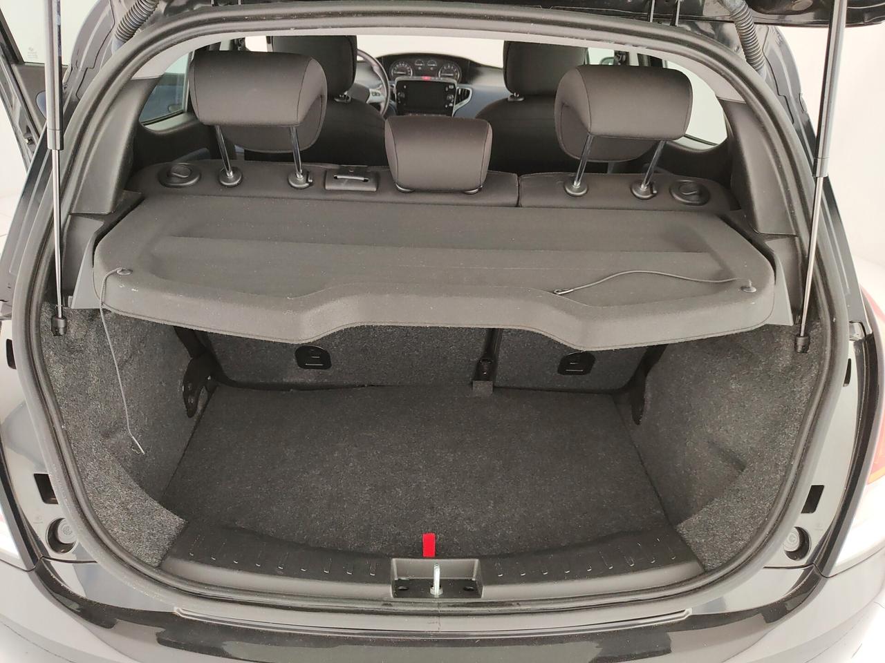 Lancia Ypsilon 1.0 FireFly 5 porte S&S Hybrid Platino