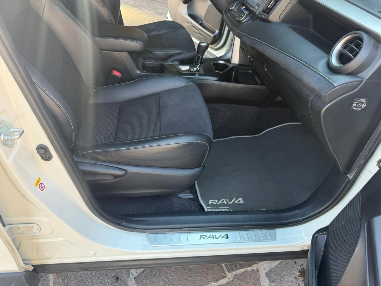 Toyota RAV 4 2.5 Hybrid 2WD Lounge