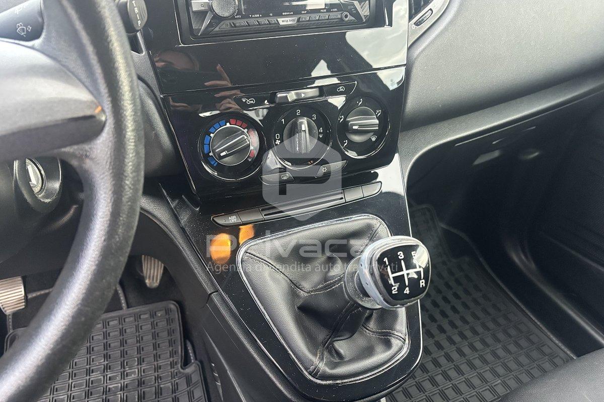 LANCIA Ypsilon 1.2 69 CV 5 porte GPL Ecochic Gold