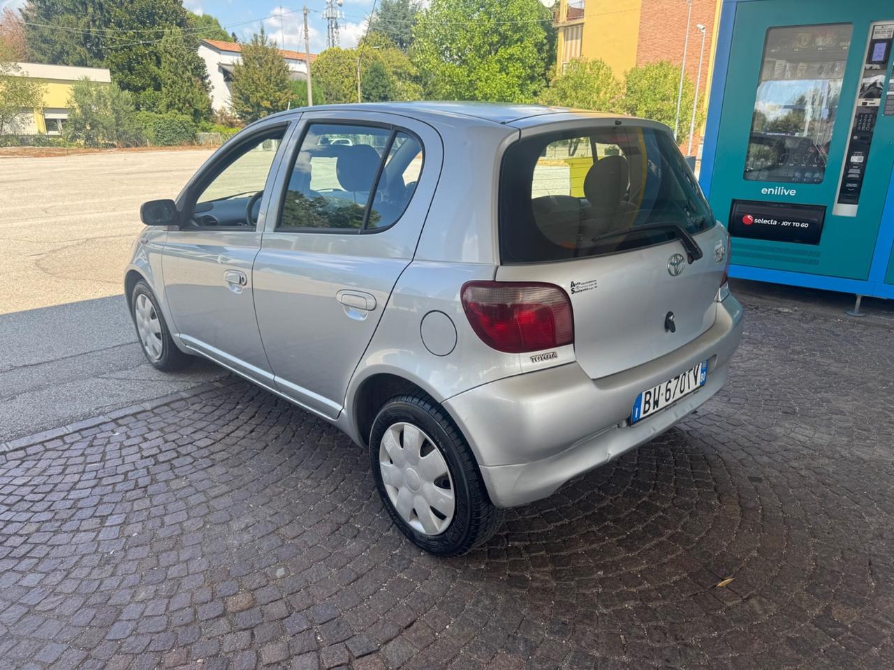 Toyota Yaris 1.0i 16V cat 5 porte Sol
